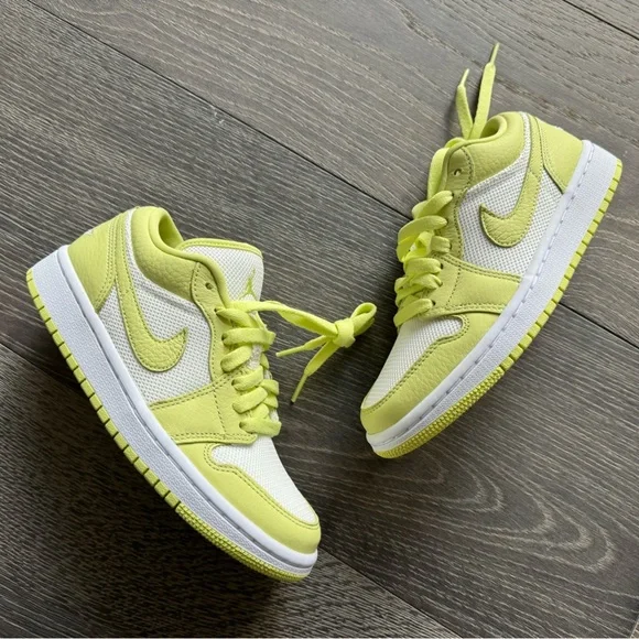 Jordan 1 Low Sneaker in Limelight Size 5 - Picture 2 of 11